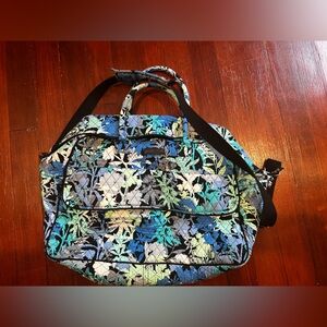 EUC Vera Bradley Camofloral “Blues Botanical” Weekender Bag